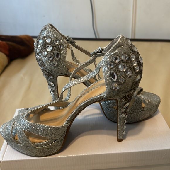 Silver high heels with sequins - Picture 3 of 5